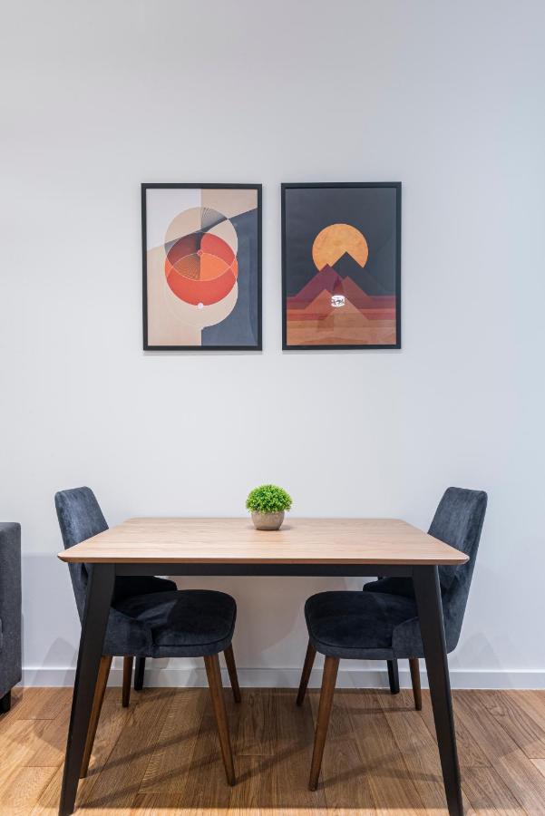Vertigo Modern Studio-Free Private Parking-Fast Wi-Fi ノヴィ・サド エクステリア 写真