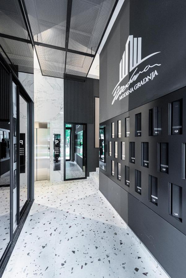 Vertigo Modern Studio-Free Private Parking-Fast Wi-Fi ノヴィ・サド エクステリア 写真
