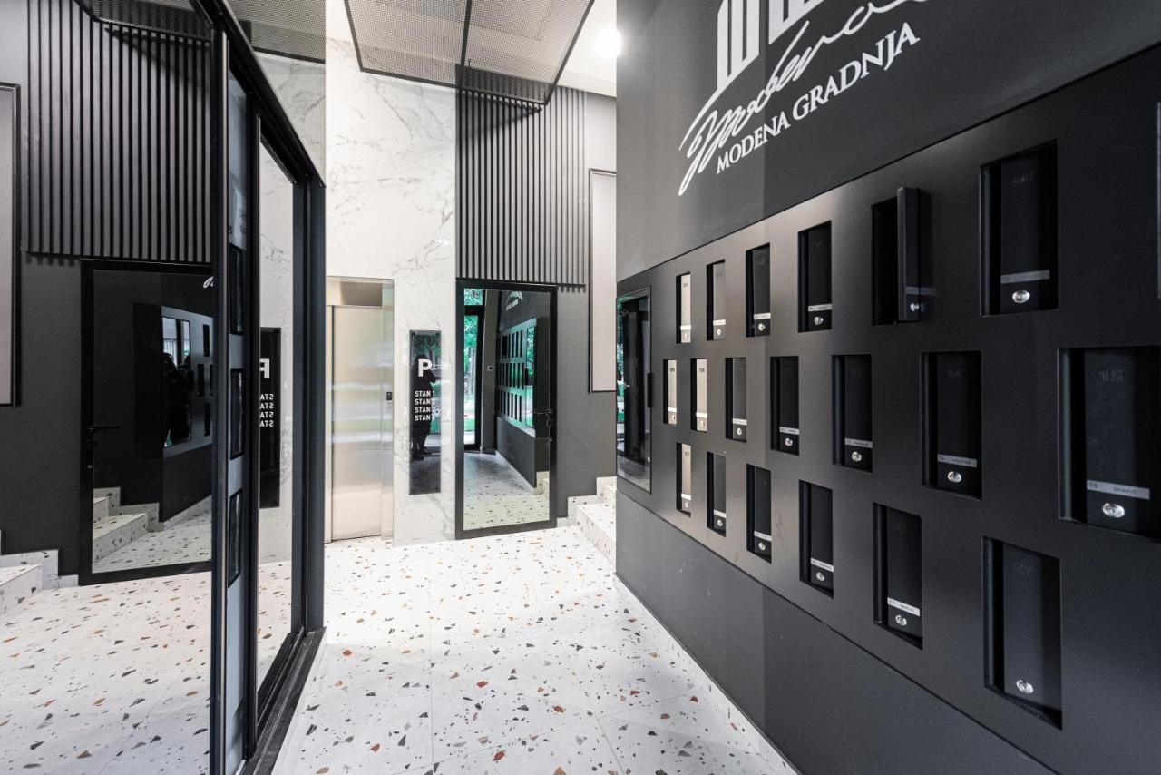 Vertigo Modern Studio-Free Private Parking-Fast Wi-Fi ノヴィ・サド エクステリア 写真
