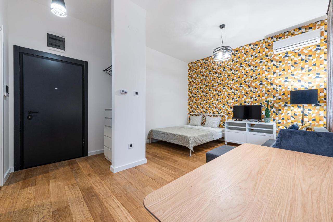 Vertigo Modern Studio-Free Private Parking-Fast Wi-Fi ノヴィ・サド エクステリア 写真